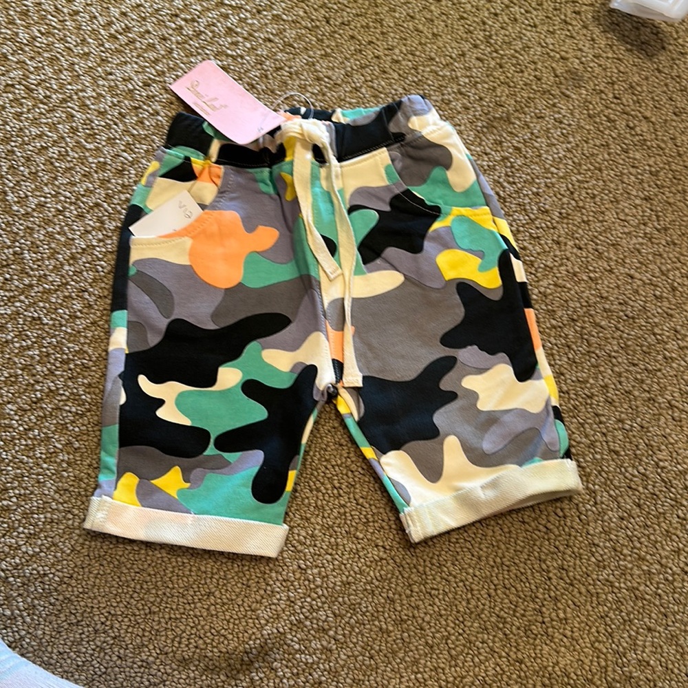 Little boy colored camo shorts 🤶
